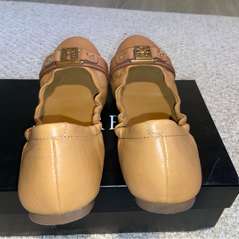 Tory Burch Ambrose Leather Logo Ballet Flats, Camel/Tan, size 9 - Picture 6 of 7